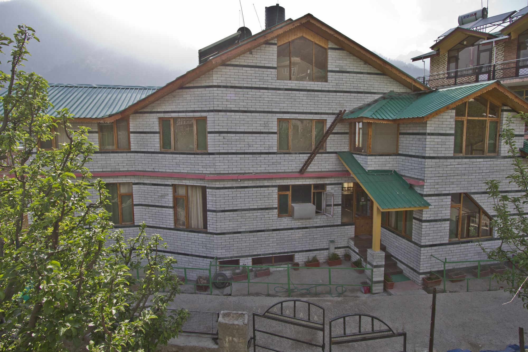 Hotel Mountain Face Manāli エクステリア 写真