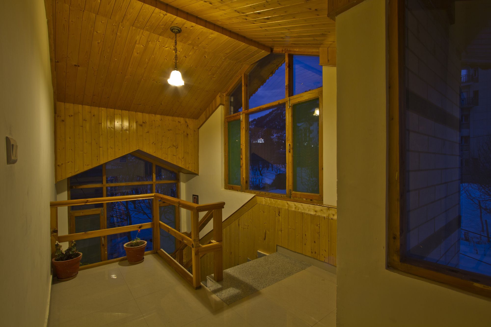 Hotel Mountain Face Manāli エクステリア 写真